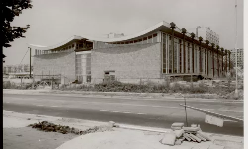 D004 Sportovní a plavecký areál Tesla